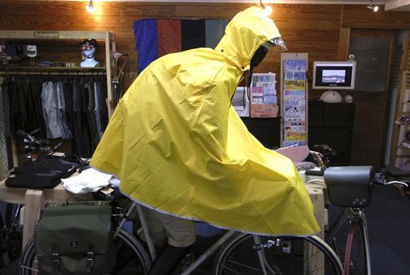 自転車の雨具はポンチョをオススメするが 安いものは買わないほうがいい Macholog